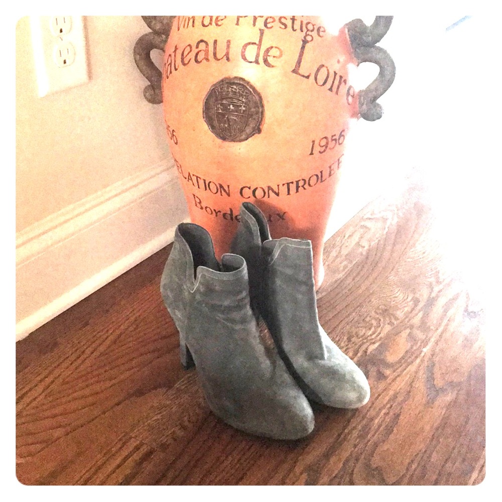 Grey Leather Gianni Bini Booties